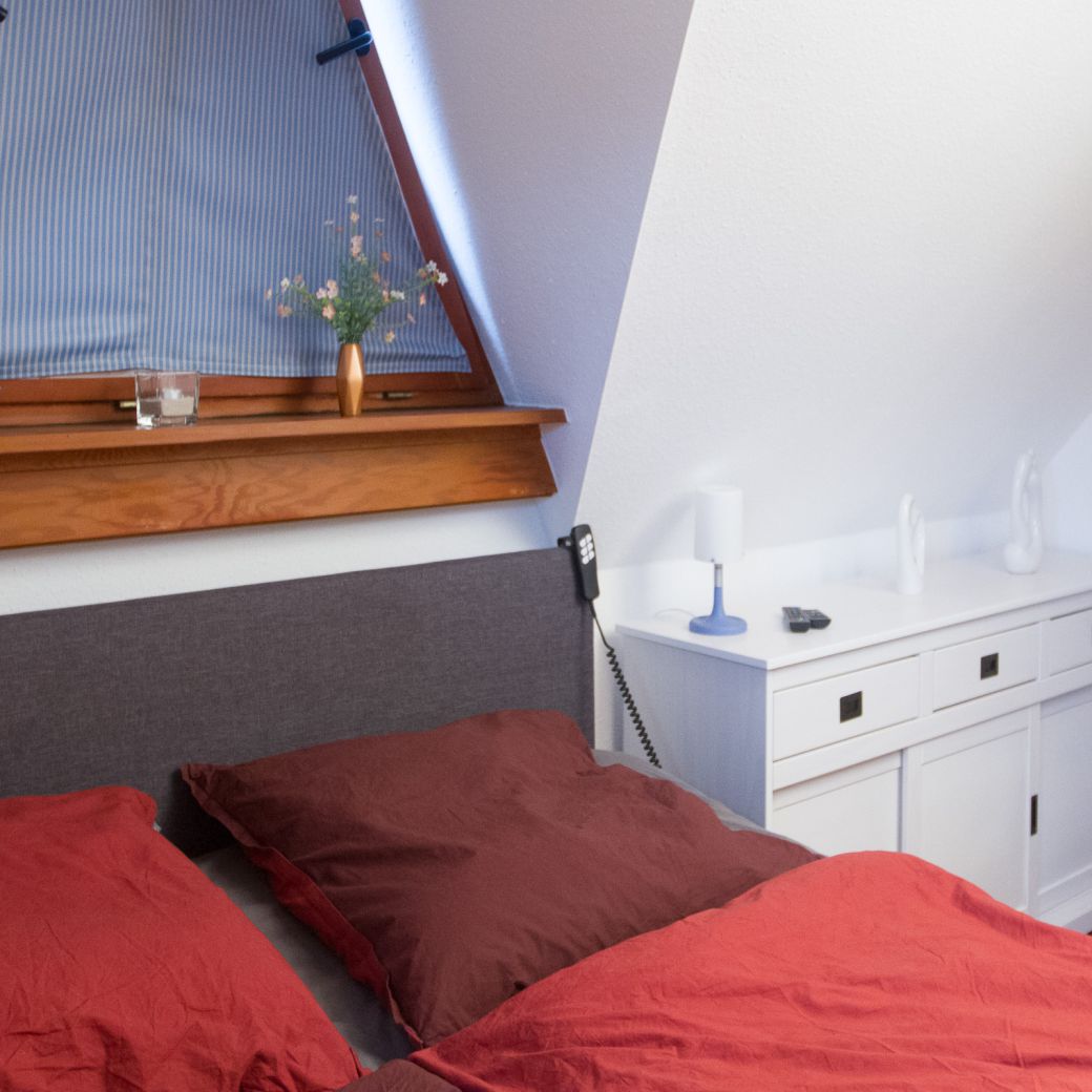 Schlafzimmer mit Doppelbett