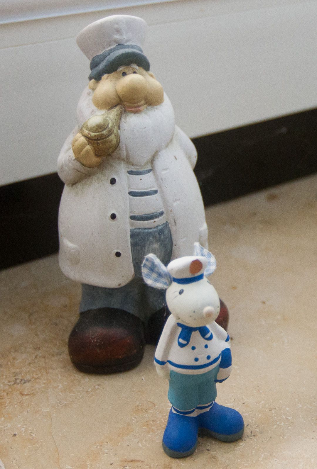 maritime Dekoration auf der Fensterbank